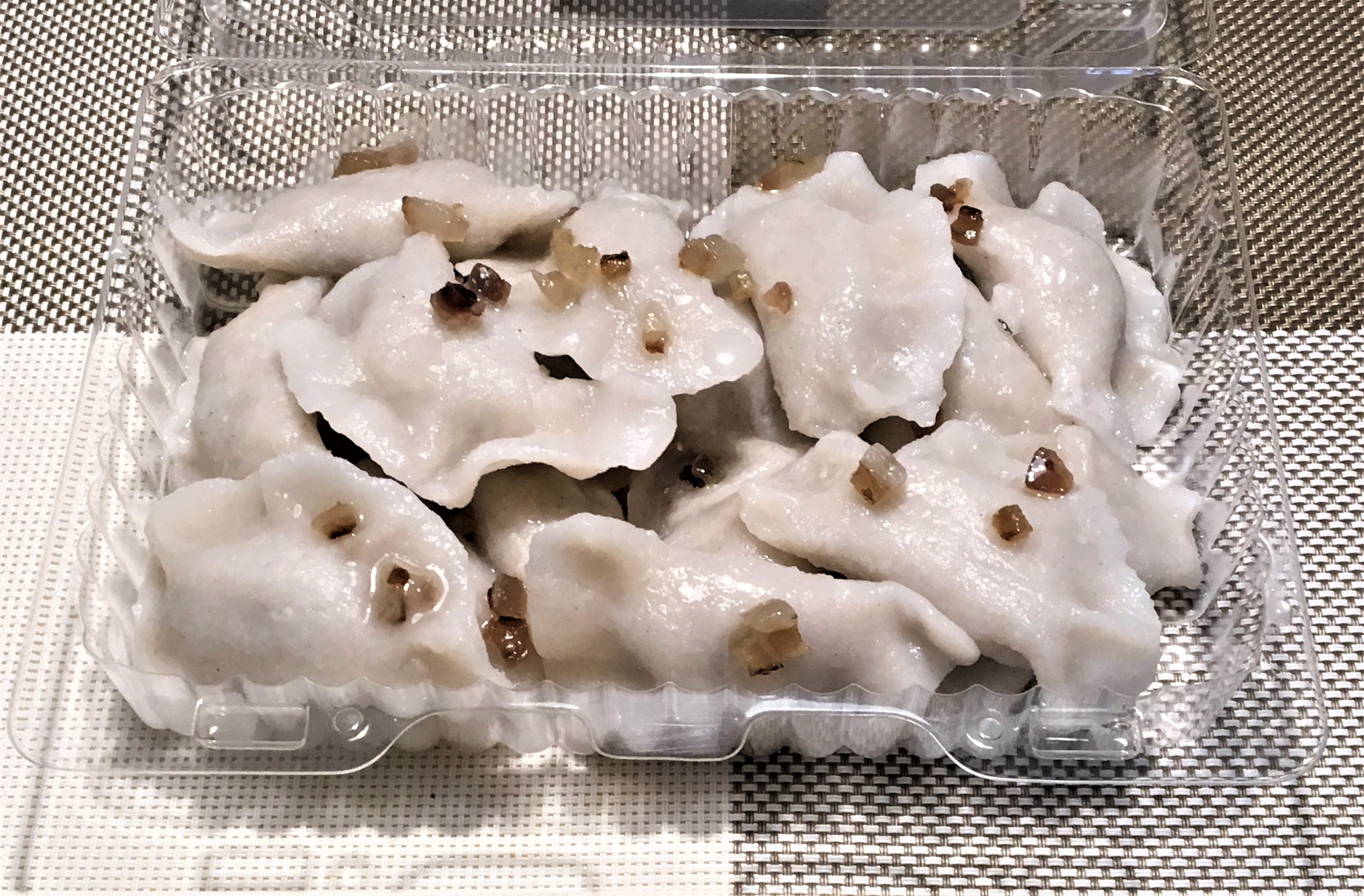 Zdrowa żywność pierogi ruskie wegan